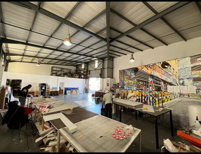 270M² WAREHOUSE TO LET IN LASER PARK